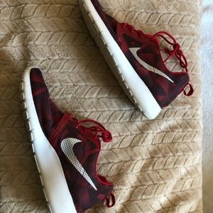 Size 8 Nike Roshe